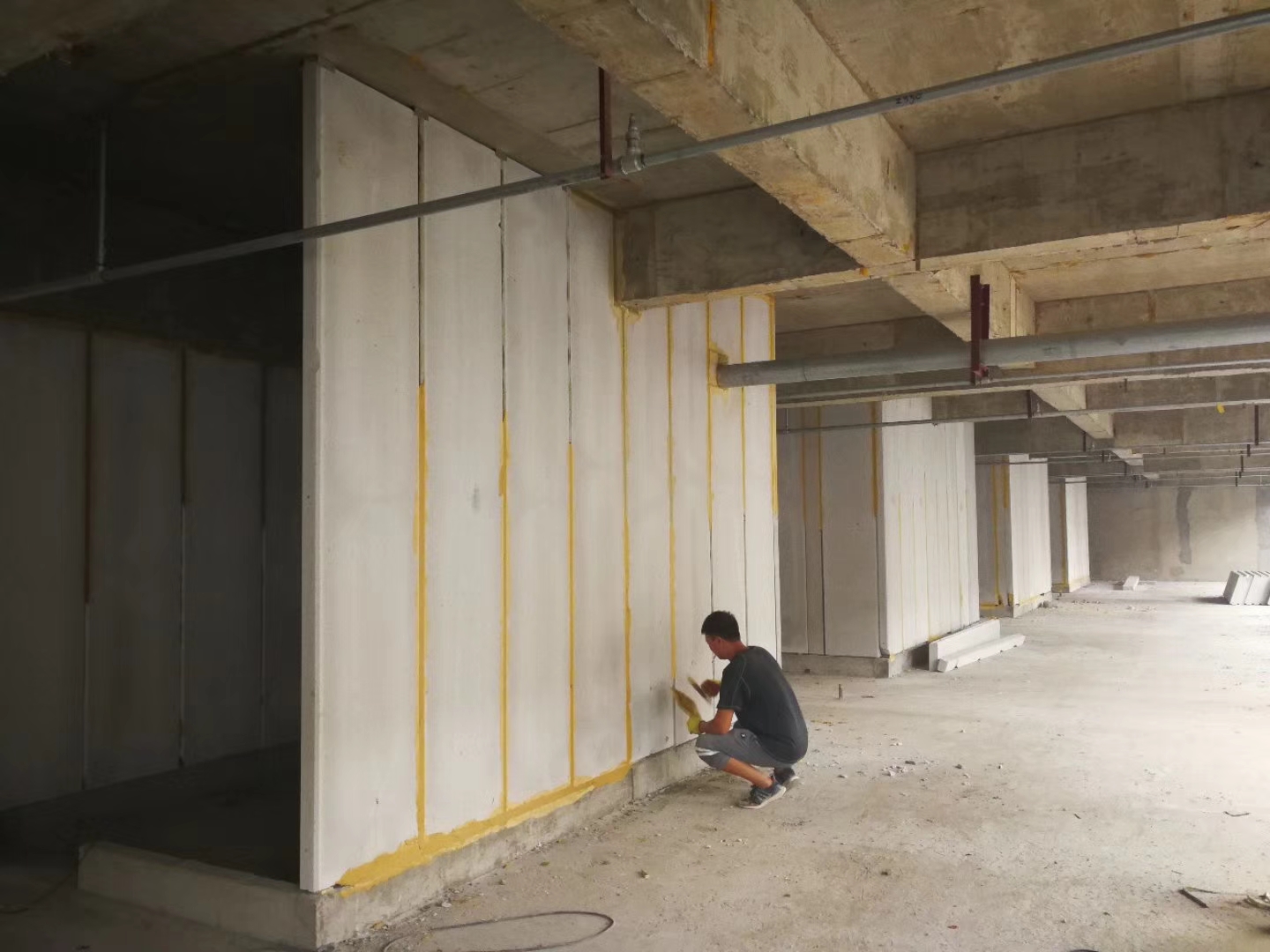 霍州无机发泡轻骨料混凝土隔墙板施工技术性能研究